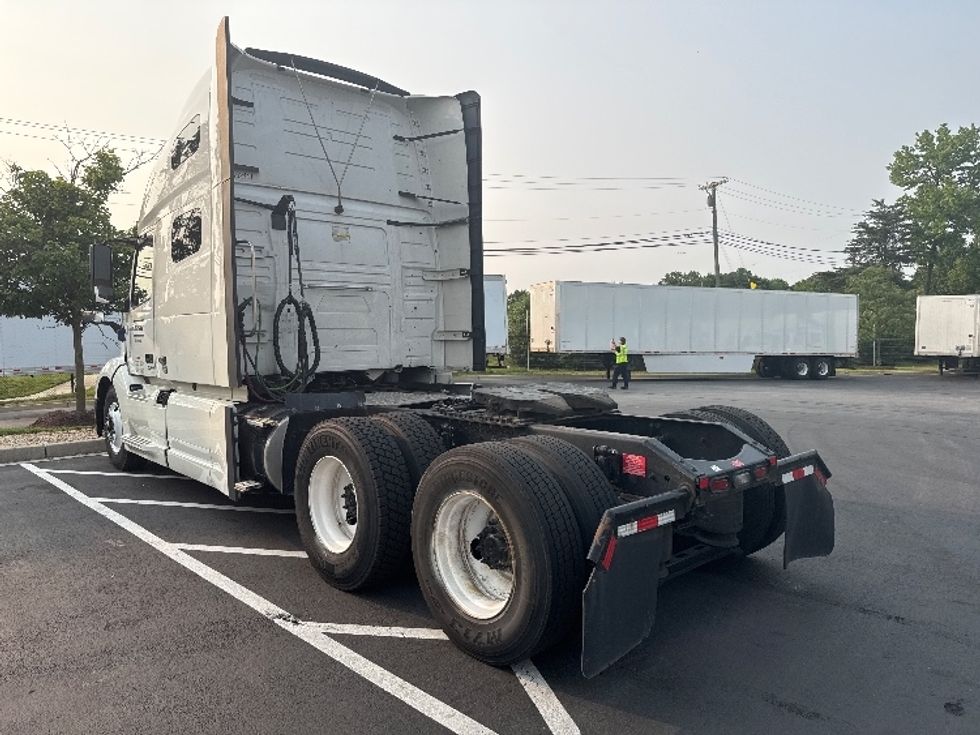 Sleeper Tractor-Heavy Duty Tractors-Volvo-2022-VNL64760-Jacksonville-FL-470,226\n\t\tmiles-$ 75,500 - Image 5