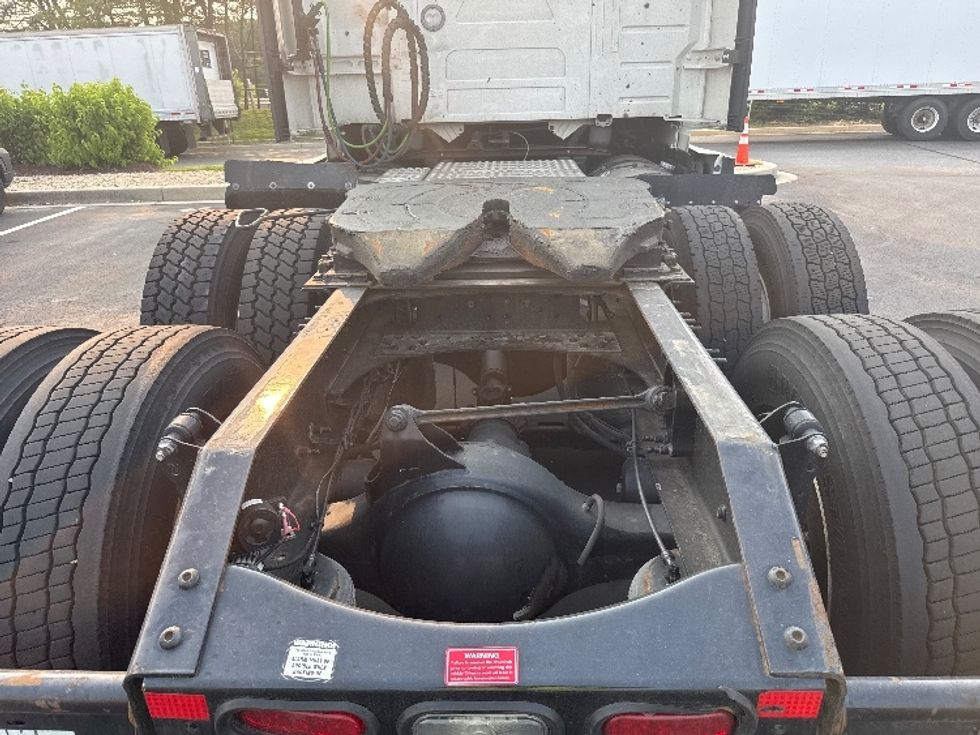 Sleeper Tractor-Heavy Duty Tractors-Volvo-2022-VNL64760-Jacksonville-FL-470,226\n\t\tmiles-$ 75,500 - Image 6