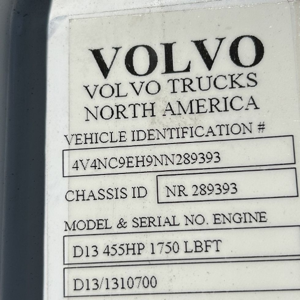 Sleeper Tractor-Heavy Duty Tractors-Volvo-2022-VNL64760-Jacksonville-FL-535,133\n\t\tmiles-$ 68,000 - Image 18