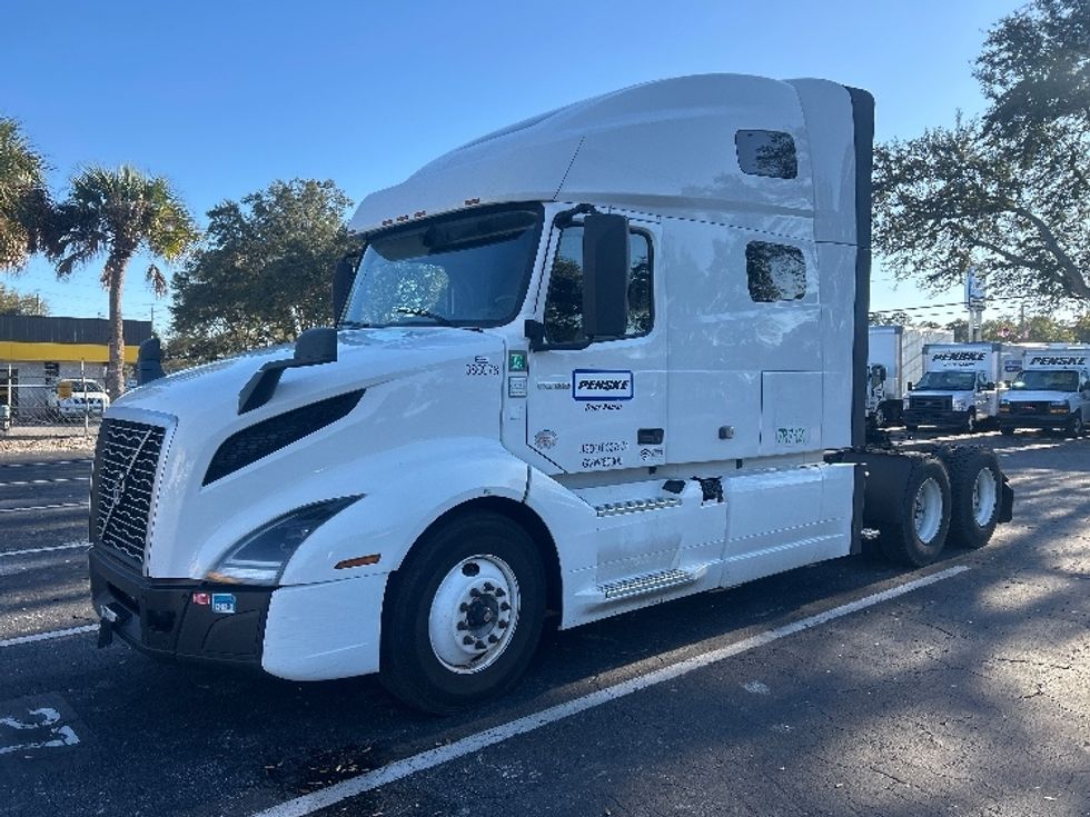 Sleeper Tractor-Heavy Duty Tractors-Volvo-2022-VNL64760-Jacksonville-FL-626,769\n\t\tmiles-$ 57,750 - Image 3