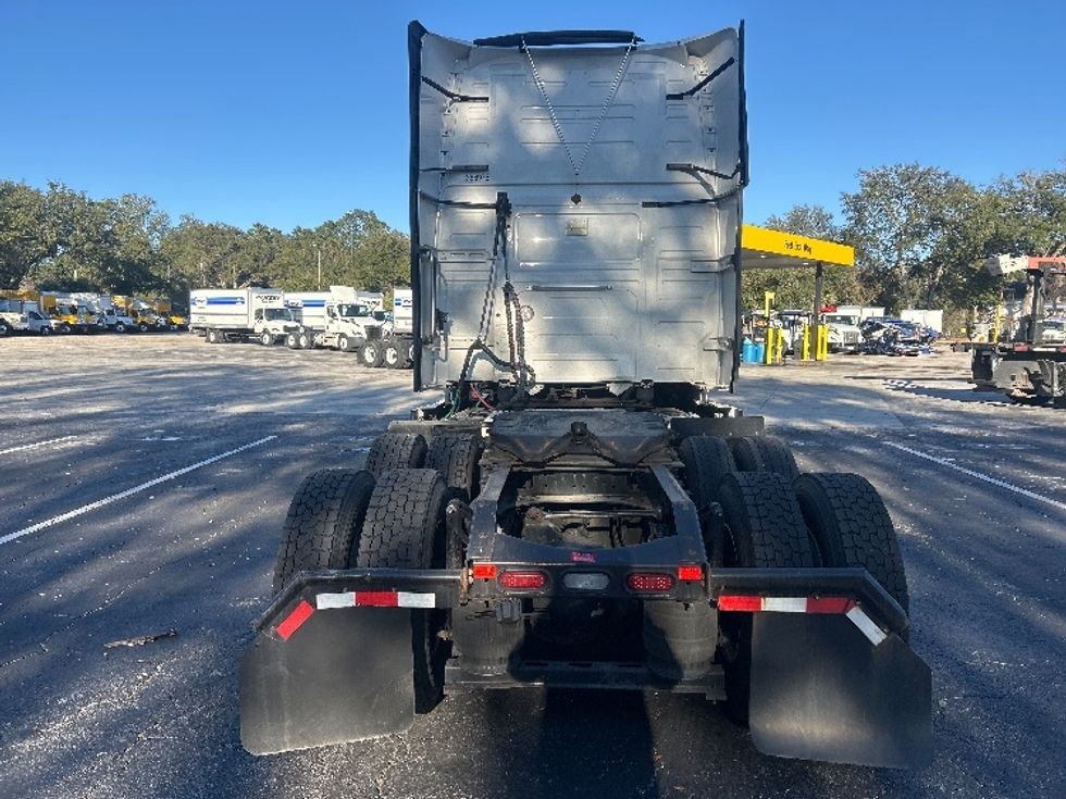 Sleeper Tractor-Heavy Duty Tractors-Volvo-2022-VNL64760-Jacksonville-FL-626,769\n\t\tmiles-$ 57,750 - Image 6