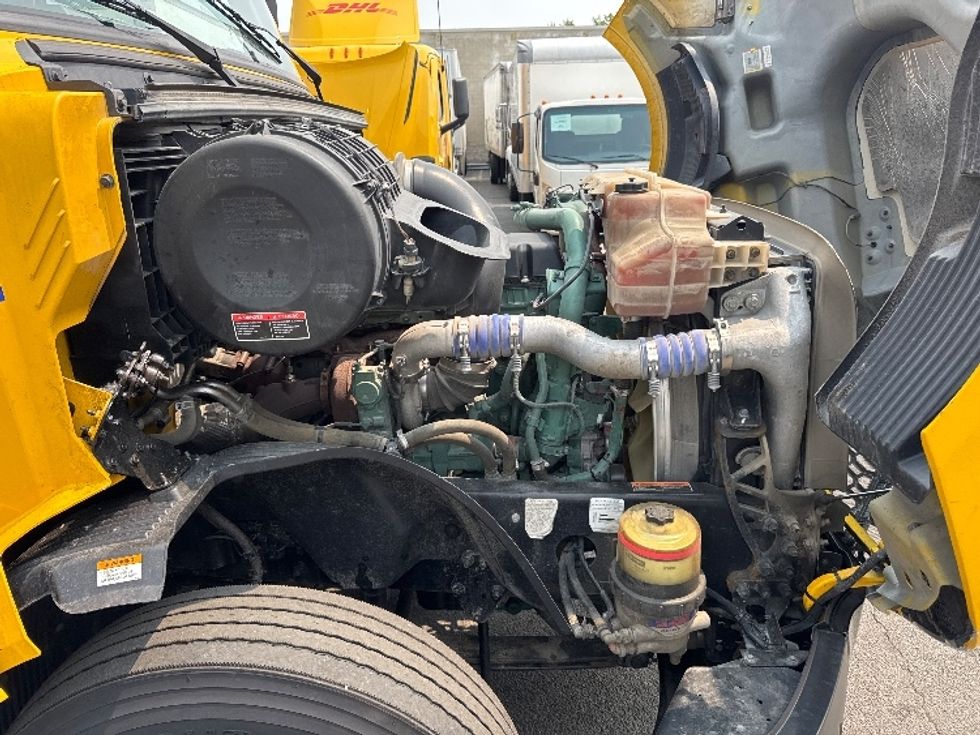 Sleeper Tractor-Heavy Duty Tractors-Volvo-2022-VNL64760-Jamaica-NY-377,485\n\t\tmiles-$ 81,000 - Image 20