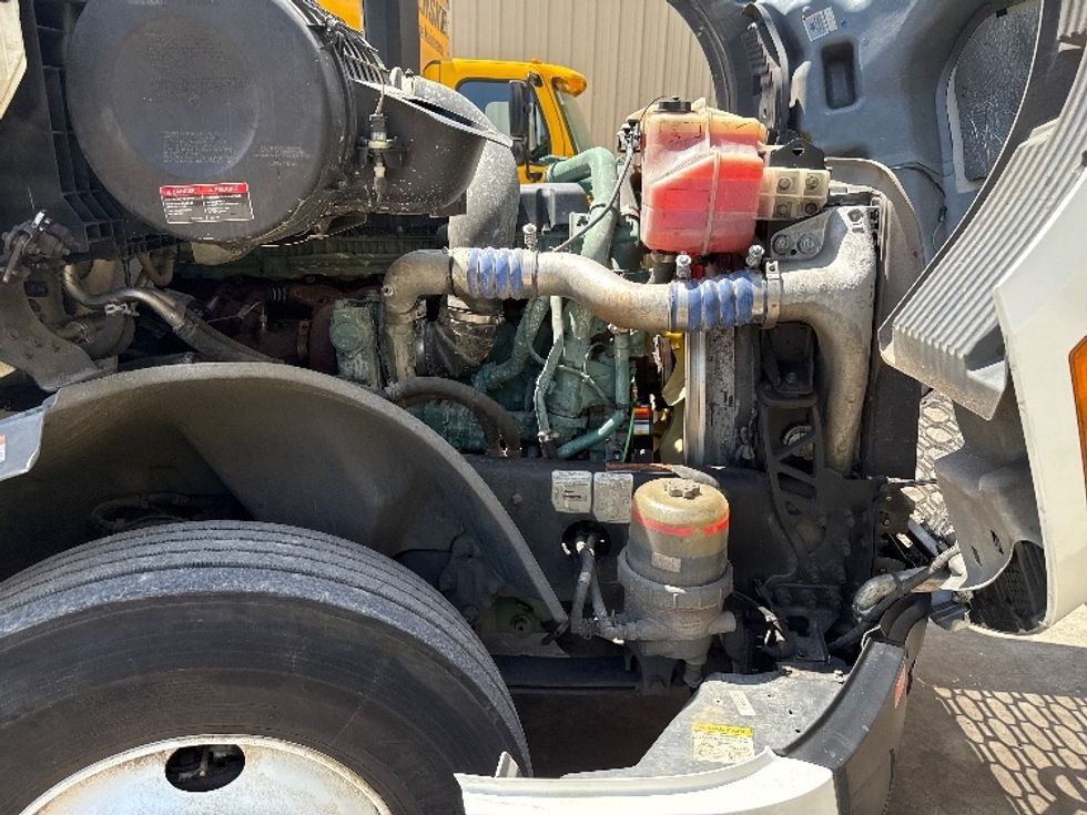 Sleeper Tractor-Heavy Duty Tractors-Volvo-2022-VNL64760-Jonesboro-GA-292,591\n\t\tmiles-$ 96,750 - Image 20