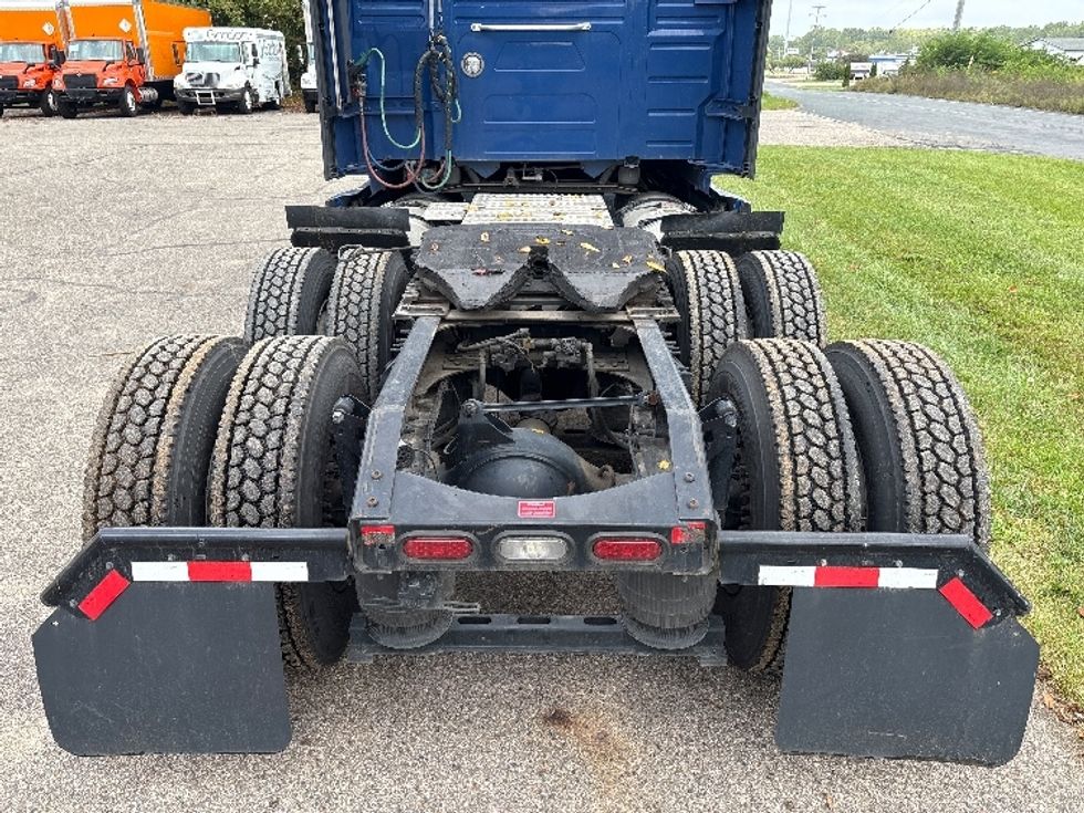 Sleeper Tractor-Heavy Duty Tractors-Volvo-2022-VNL64760-Kalamazoo-MI-323,764\n\t\tmiles-$ 88,250 - Image 6