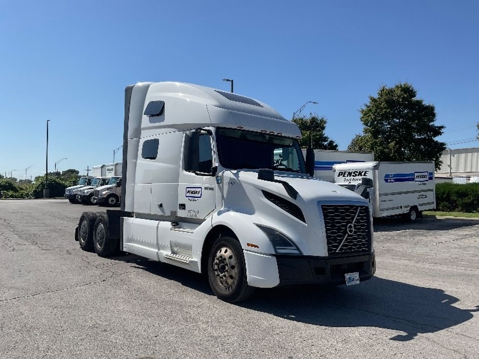 Sleeper Tractor-Heavy Duty Tractors-Volvo-2022-VNL64760-Kansas City-MO-391,126\n\t\tmiles-$ 86,500 - Image 1