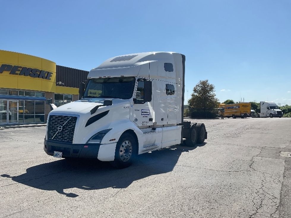 Sleeper Tractor-Heavy Duty Tractors-Volvo-2022-VNL64760-Kansas City-MO-391,126\n\t\tmiles-$ 86,500 - Image 3