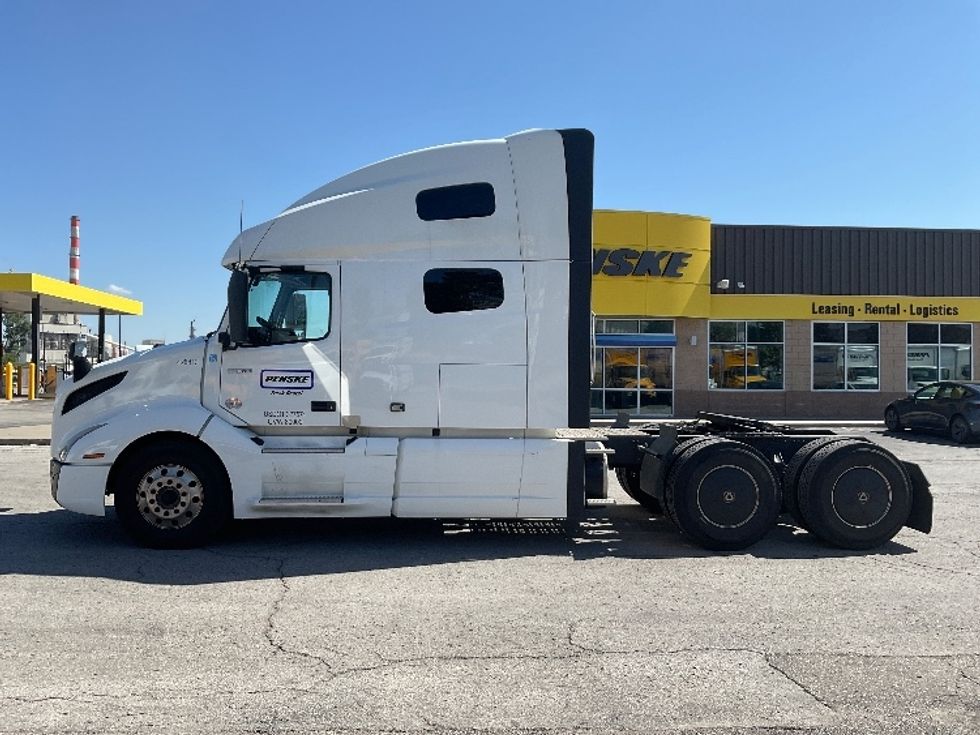 Sleeper Tractor-Heavy Duty Tractors-Volvo-2022-VNL64760-Kansas City-MO-391,126\n\t\tmiles-$ 86,500 - Image 4