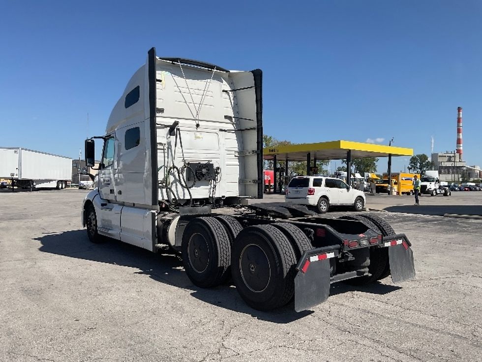 Sleeper Tractor-Heavy Duty Tractors-Volvo-2022-VNL64760-Kansas City-MO-391,126\n\t\tmiles-$ 86,500 - Image 5