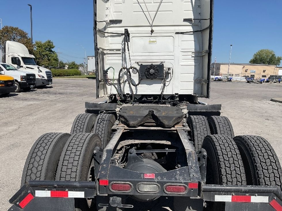 Sleeper Tractor-Heavy Duty Tractors-Volvo-2022-VNL64760-Kansas City-MO-391,126\n\t\tmiles-$ 86,500 - Image 6