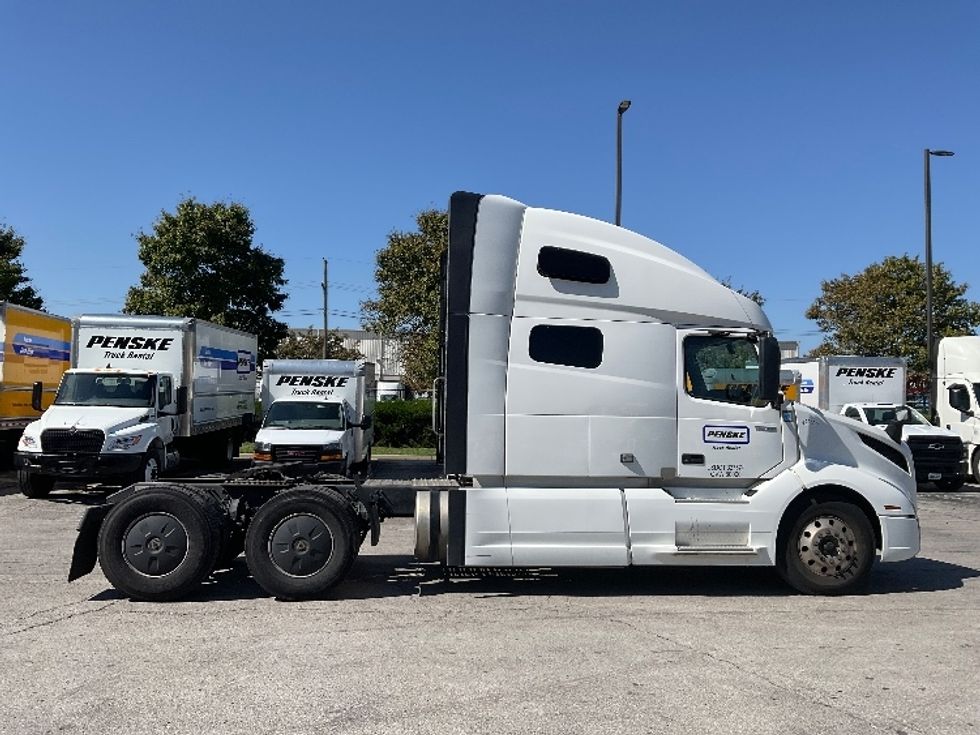 Sleeper Tractor-Heavy Duty Tractors-Volvo-2022-VNL64760-Kansas City-MO-391,126\n\t\tmiles-$ 86,500 - Image 8