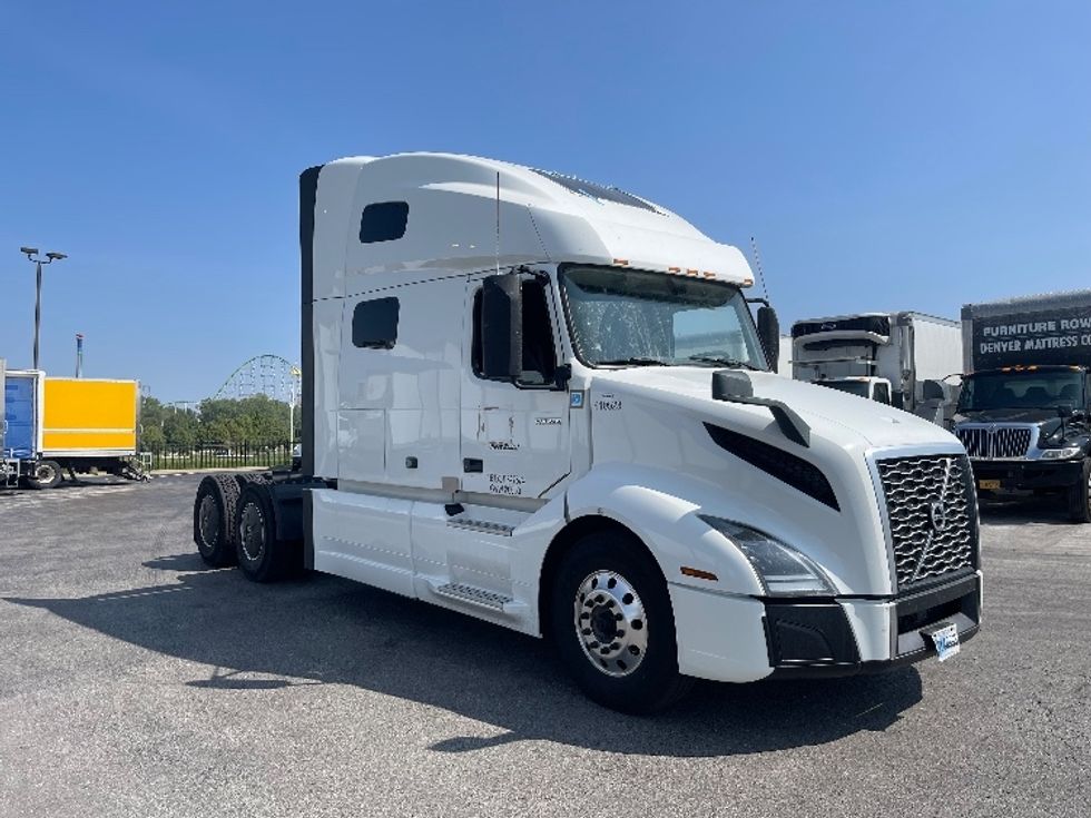 Sleeper Tractor-Heavy Duty Tractors-Volvo-2022-VNL64760-Kansas City-MO-395,360\n\t\tmiles-$ 93,750 - Image 1