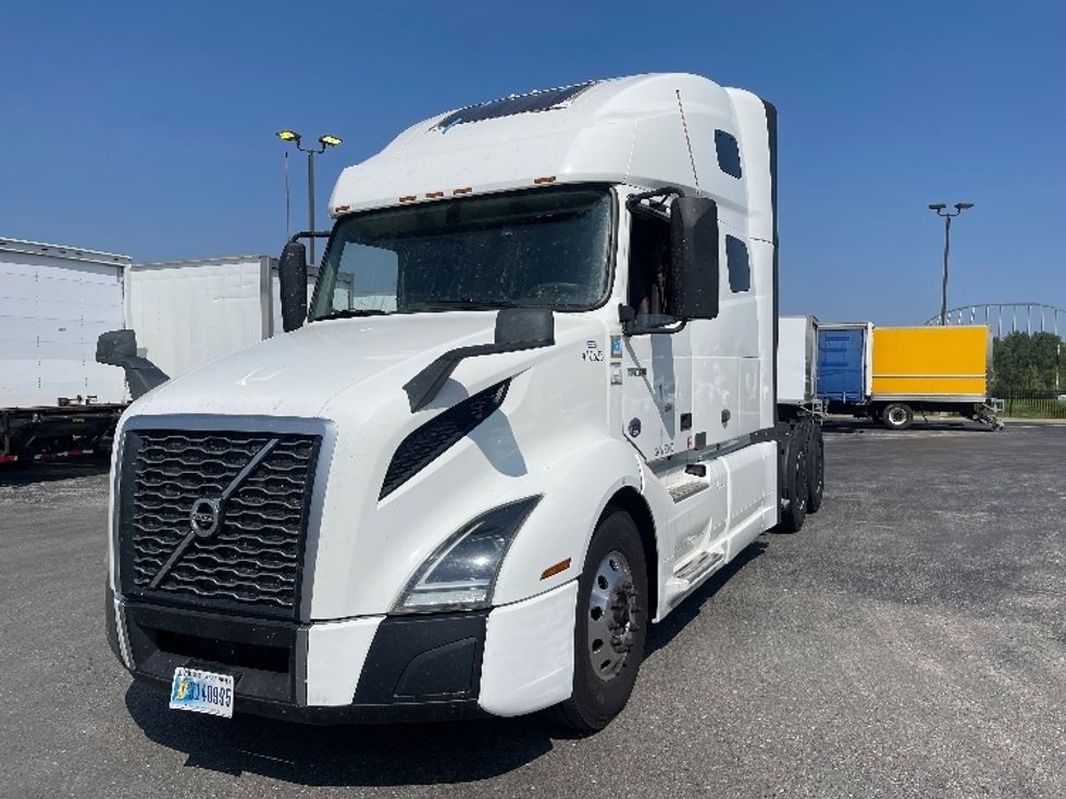 Sleeper Tractor-Heavy Duty Tractors-Volvo-2022-VNL64760-Kansas City-MO-395,360\n\t\tmiles-$ 93,750 - Image 3