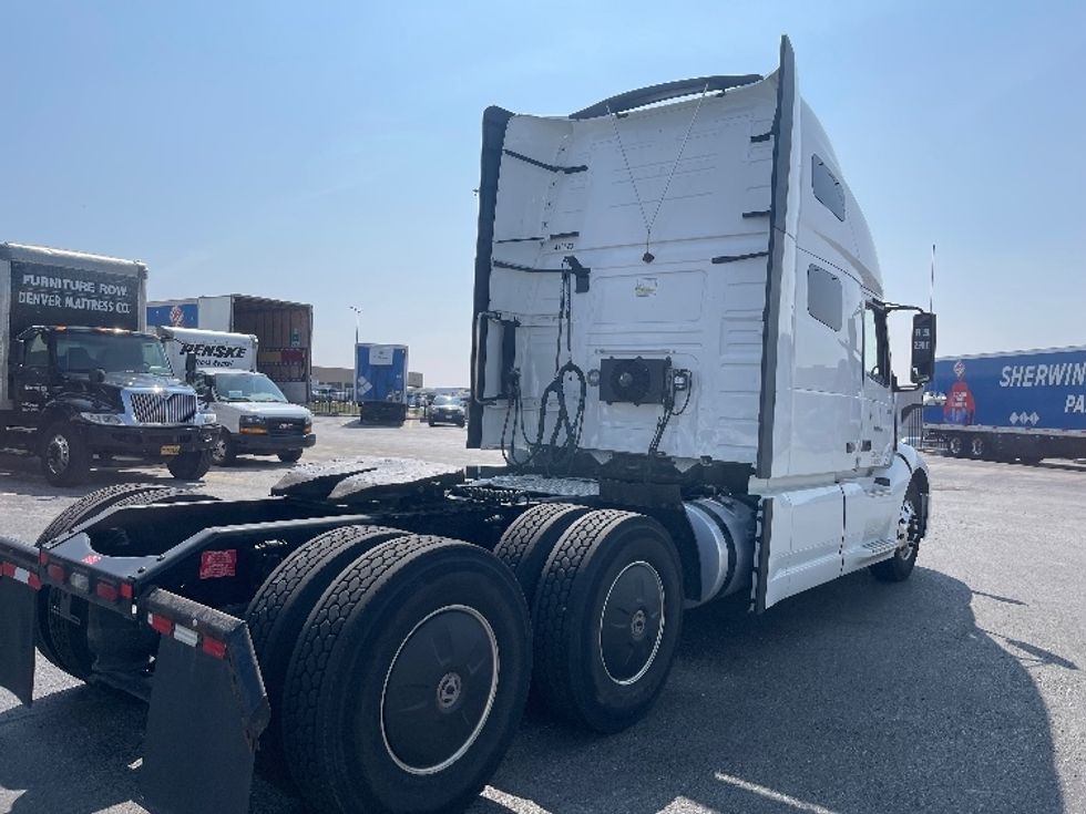 Sleeper Tractor-Heavy Duty Tractors-Volvo-2022-VNL64760-Kansas City-MO-395,360\n\t\tmiles-$ 93,750 - Image 7