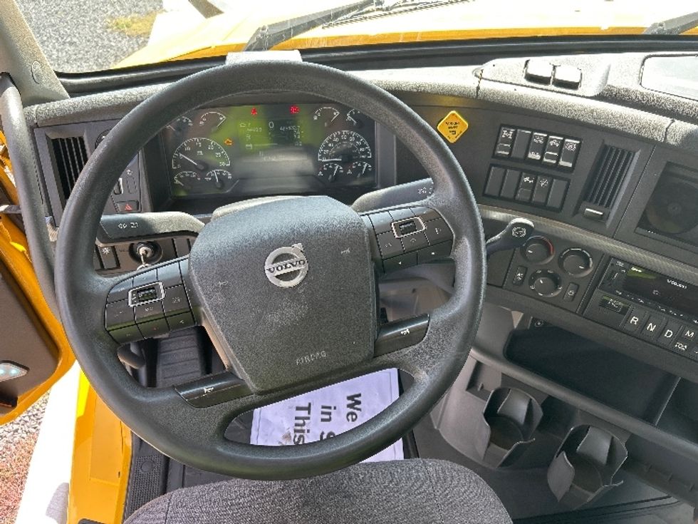 Sleeper Tractor-Heavy Duty Tractors-Volvo-2022-VNL64760-Katy-TX-425,423\n\t\tmiles-$ 80,500 - Image 11