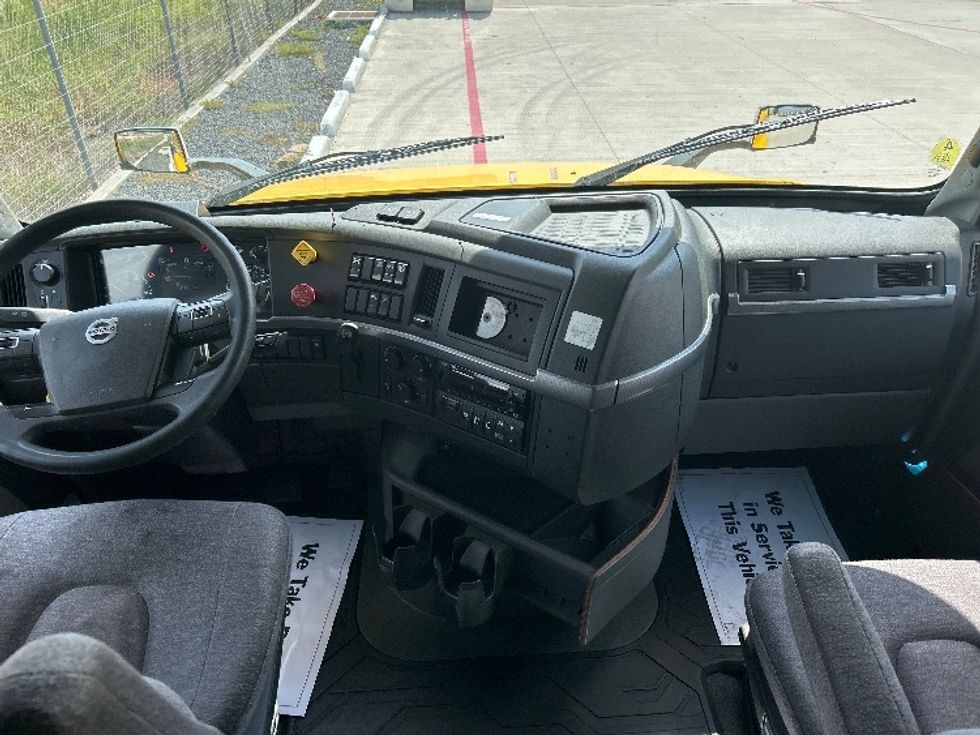 Sleeper Tractor-Heavy Duty Tractors-Volvo-2022-VNL64760-Katy-TX-425,423\n\t\tmiles-$ 80,500 - Image 12