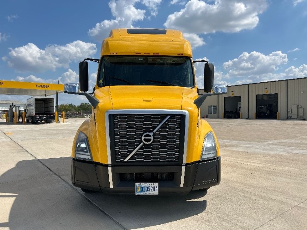 2022 Volvo Truck VNL photo 2
