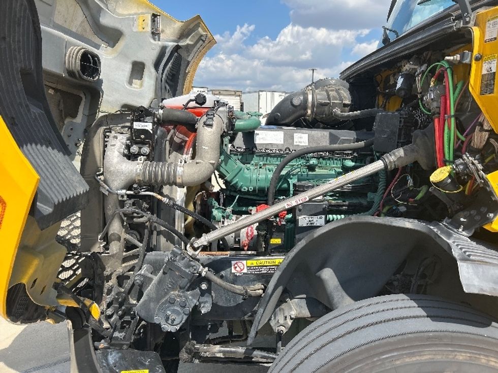 Sleeper Tractor-Heavy Duty Tractors-Volvo-2022-VNL64760-Katy-TX-425,423\n\t\tmiles-$ 80,500 - Image 21