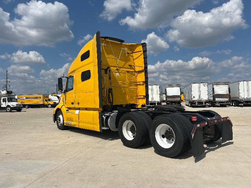 Sleeper Tractor-Heavy Duty Tractors-Volvo-2022-VNL64760-Katy-TX-425,423\n\t\tmiles-$ 80,500 - Image 5