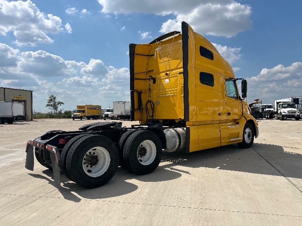 Sleeper Tractor-Heavy Duty Tractors-Volvo-2022-VNL64760-Katy-TX-425,423\n\t\tmiles-$ 80,500 - Image 7