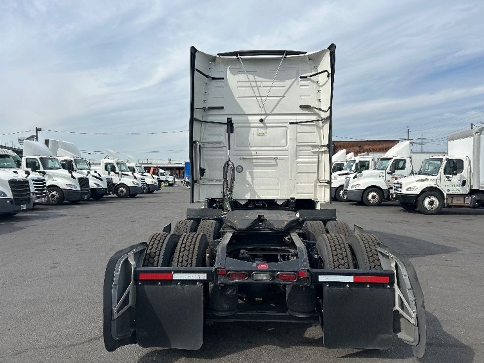 Sleeper Tractor-Heavy Duty Tractors-Volvo-2022-VNL64760-Kearny-NJ-296,536\n\t\tmiles-$ 91,500 - Image 6
