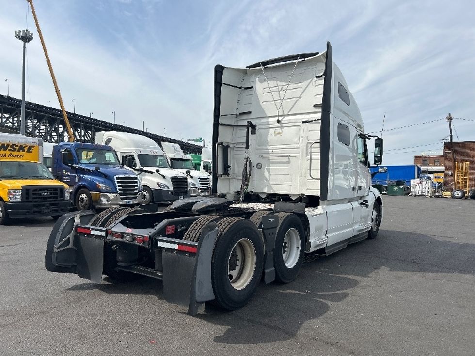 Sleeper Tractor-Heavy Duty Tractors-Volvo-2022-VNL64760-Kearny-NJ-296,536\n\t\tmiles-$ 91,500 - Image 7