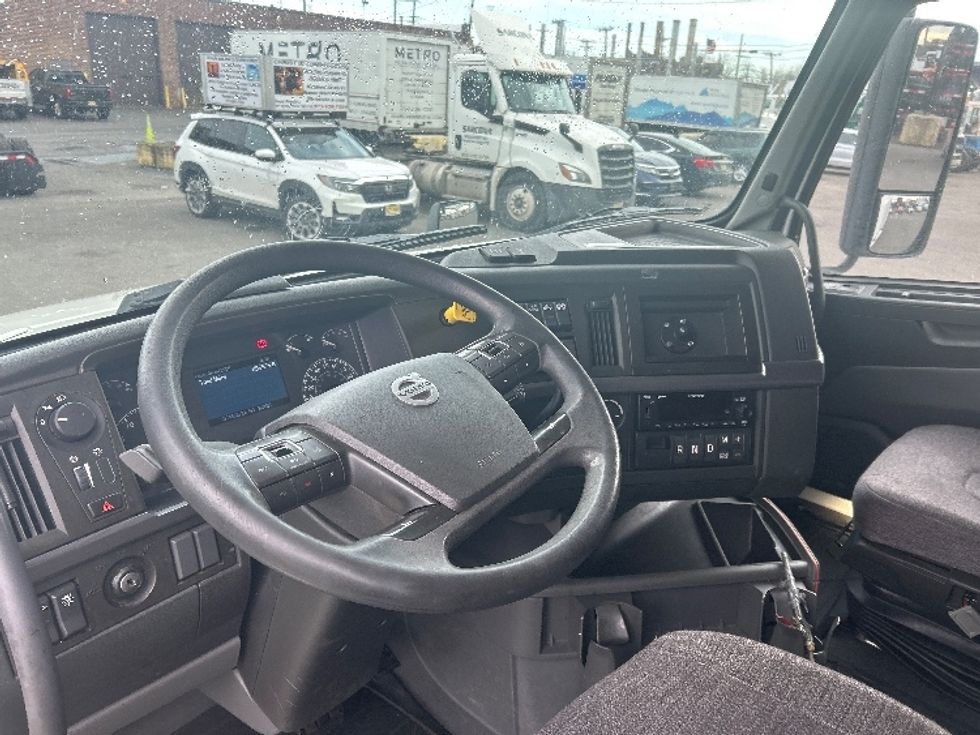 Sleeper Tractor-Heavy Duty Tractors-Volvo-2022-VNL64760-Kearny-NJ-455,676\n\t\tmiles-$ 72,500 - Image 10