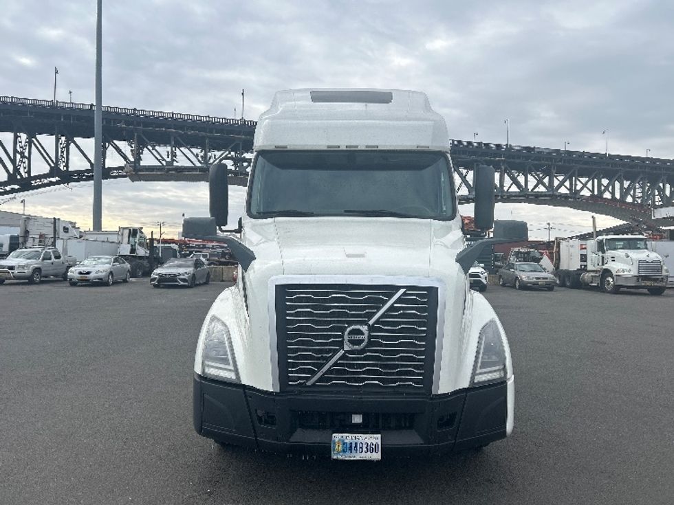 Sleeper Tractor-Heavy Duty Tractors-Volvo-2022-VNL64760-Kearny-NJ-455,676\n\t\tmiles-$ 72,500 - Image 2