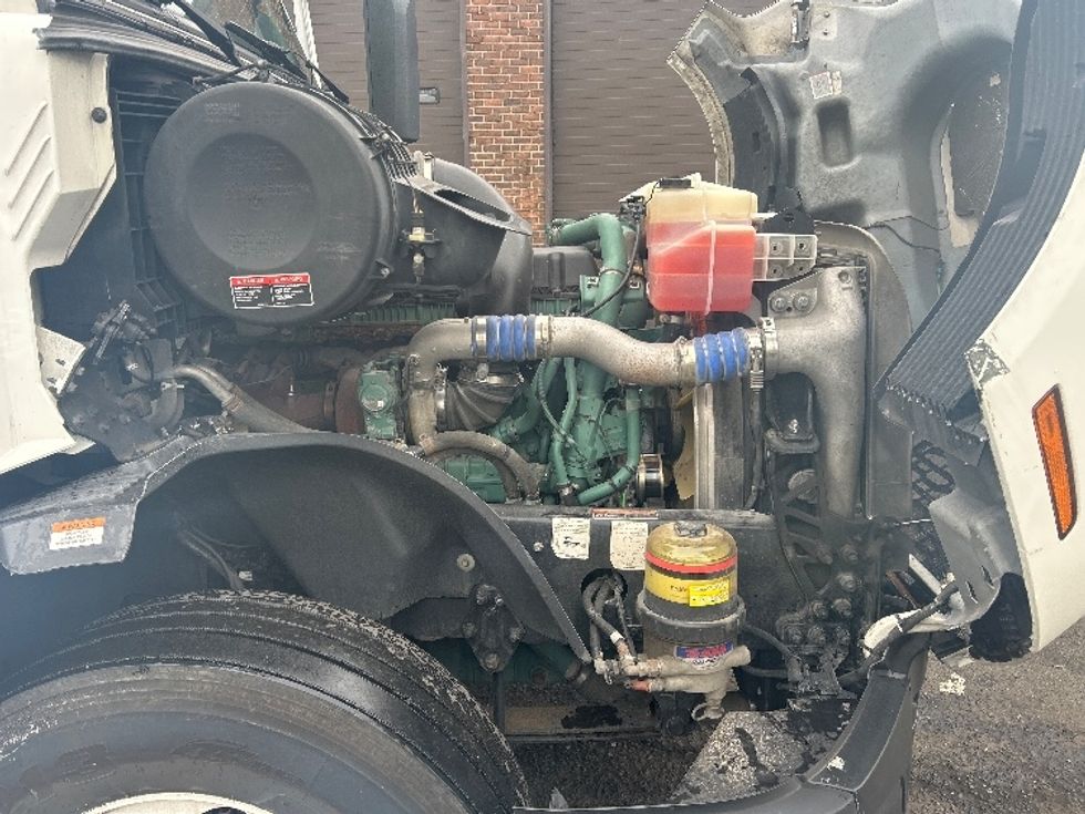 Sleeper Tractor-Heavy Duty Tractors-Volvo-2022-VNL64760-Kearny-NJ-455,676\n\t\tmiles-$ 72,500 - Image 20