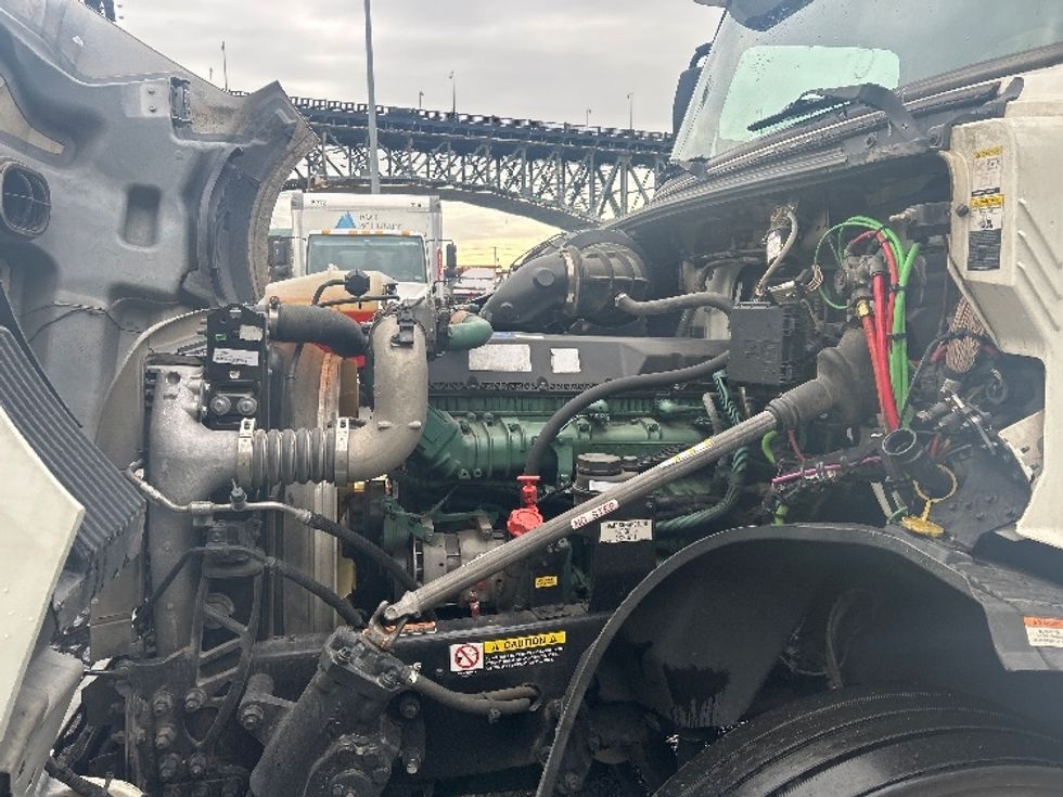 Sleeper Tractor-Heavy Duty Tractors-Volvo-2022-VNL64760-Kearny-NJ-455,676\n\t\tmiles-$ 72,500 - Image 21