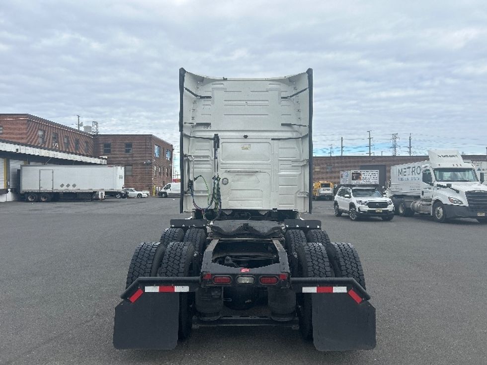 Sleeper Tractor-Heavy Duty Tractors-Volvo-2022-VNL64760-Kearny-NJ-455,676\n\t\tmiles-$ 72,500 - Image 6