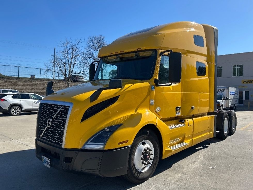 Sleeper Tractor-Heavy Duty Tractors-Volvo-2022-VNL64760-Kennesaw-GA-552,275\n\t\tmiles-$ 62,500 - Image 3