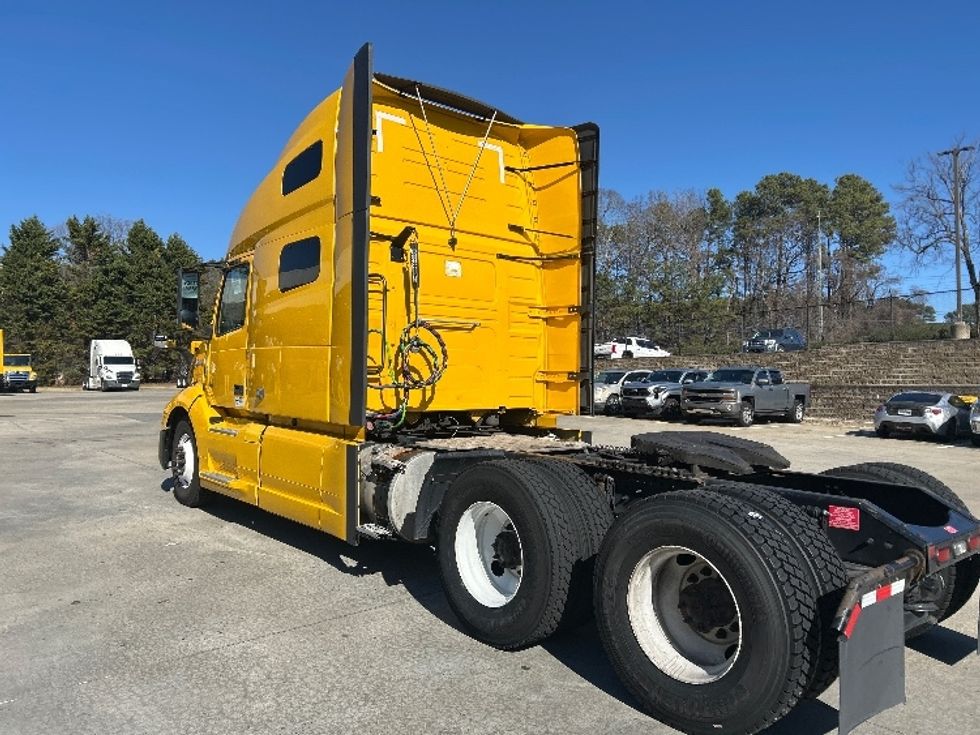 Sleeper Tractor-Heavy Duty Tractors-Volvo-2022-VNL64760-Kennesaw-GA-552,275\n\t\tmiles-$ 62,500 - Image 5