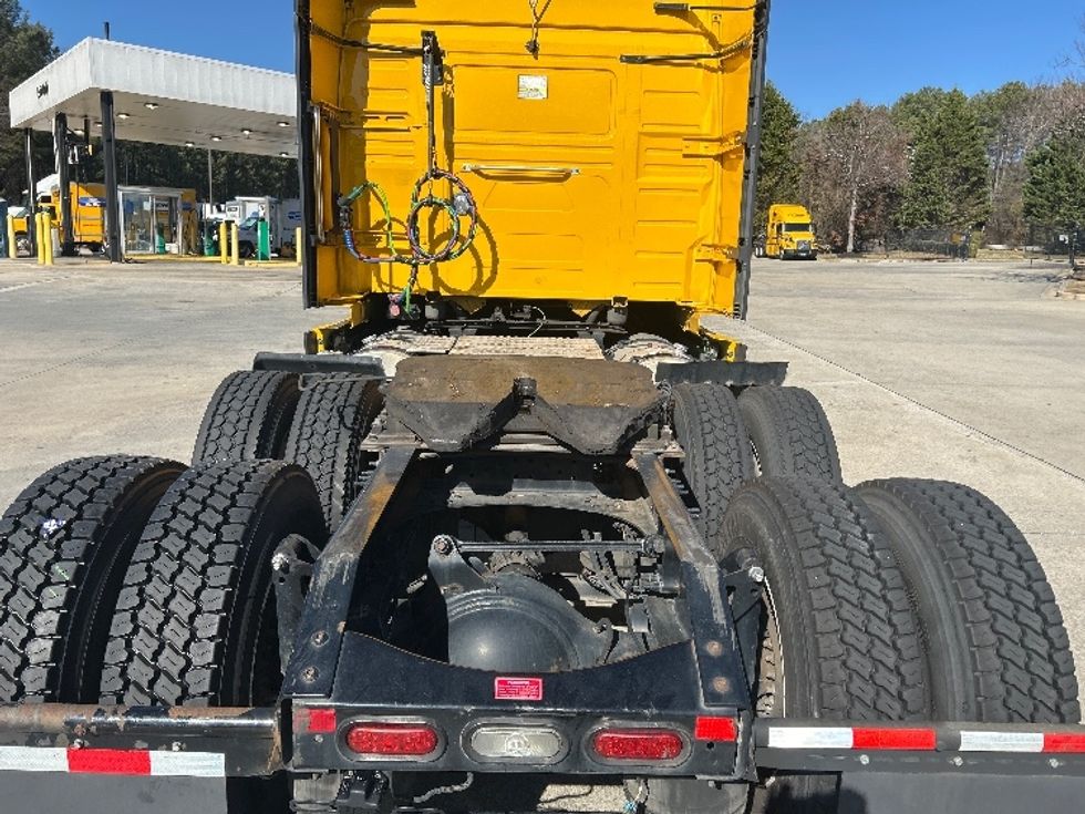 Sleeper Tractor-Heavy Duty Tractors-Volvo-2022-VNL64760-Kennesaw-GA-552,275\n\t\tmiles-$ 62,500 - Image 6