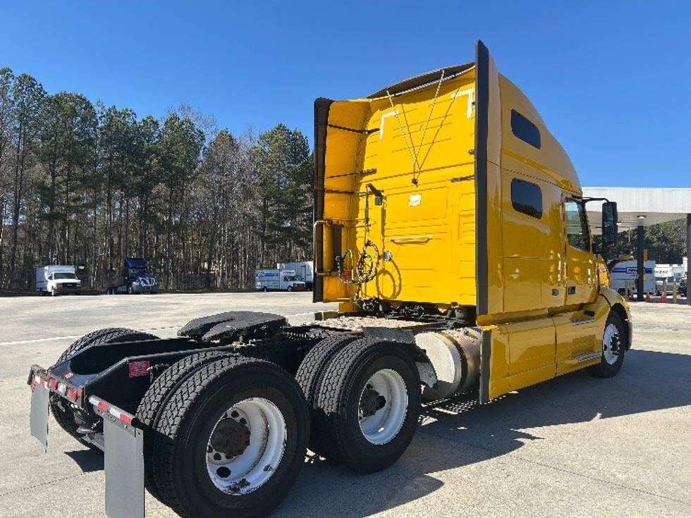 Sleeper Tractor-Heavy Duty Tractors-Volvo-2022-VNL64760-Kennesaw-GA-552,275\n\t\tmiles-$ 62,500 - Image 7