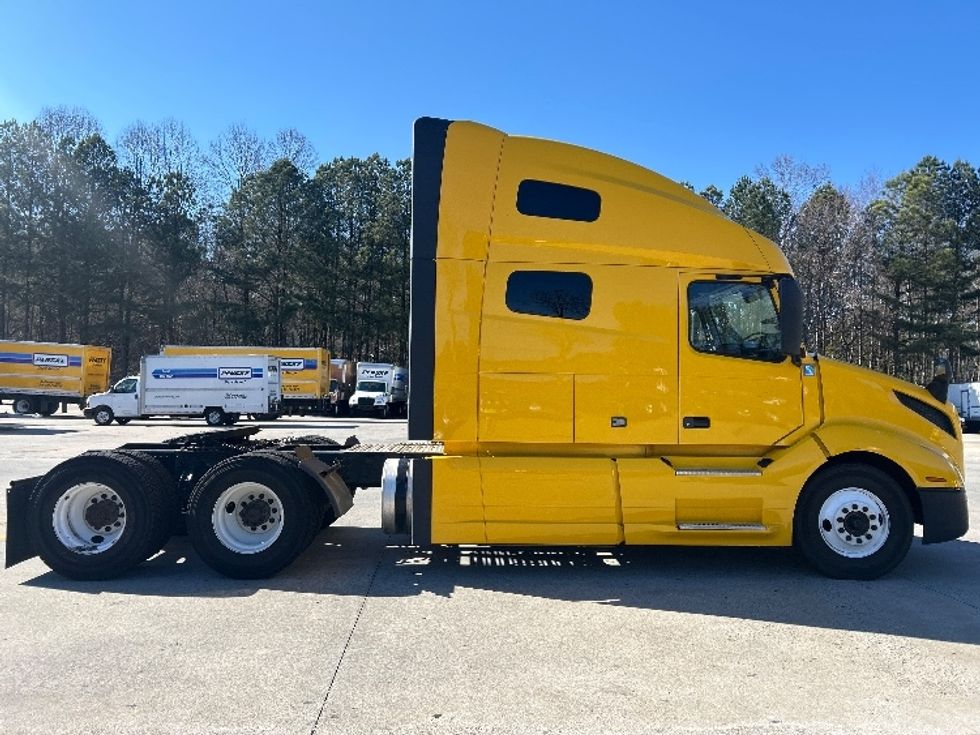 Sleeper Tractor-Heavy Duty Tractors-Volvo-2022-VNL64760-Kennesaw-GA-552,275\n\t\tmiles-$ 62,500 - Image 8