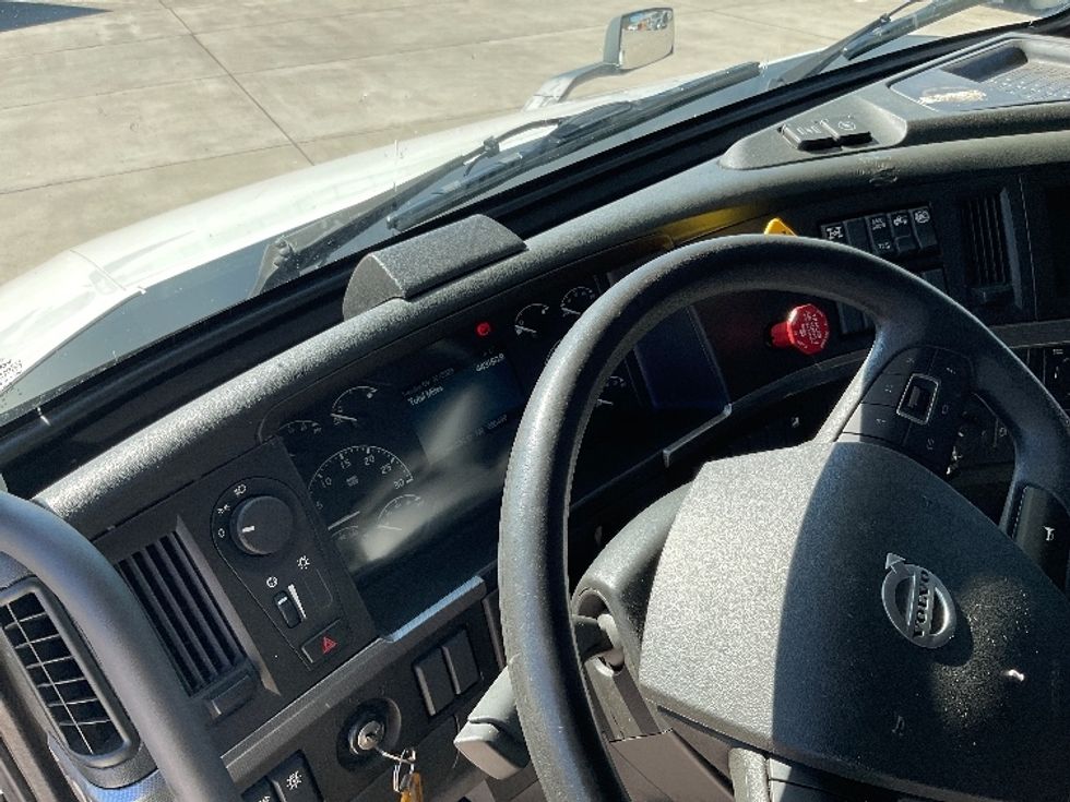 Sleeper Tractor-Heavy Duty Tractors-Volvo-2022-VNL64760-Knoxville-TN-443,163\n\t\tmiles-$ 80,500 - Image 10