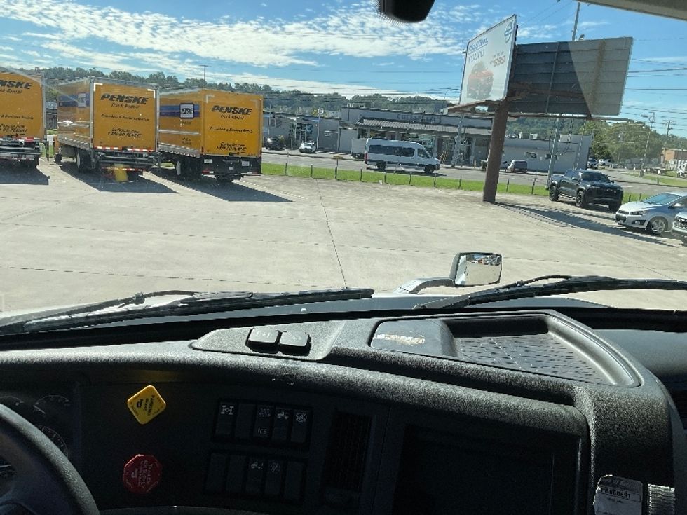 Sleeper Tractor-Heavy Duty Tractors-Volvo-2022-VNL64760-Knoxville-TN-443,163\n\t\tmiles-$ 80,500 - Image 12