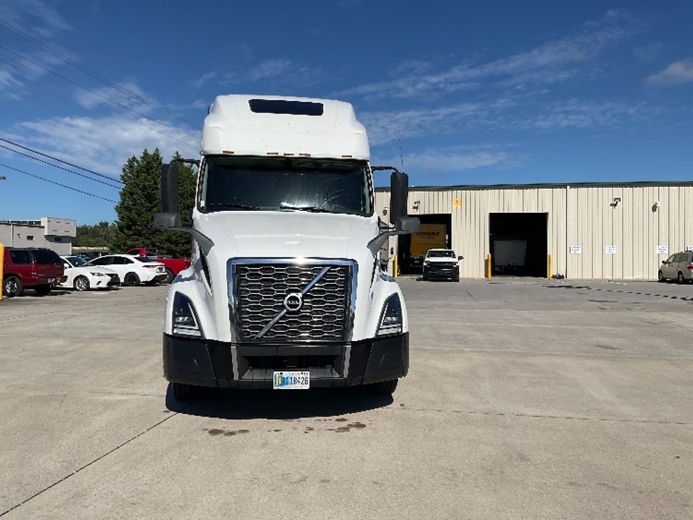 2022 Volvo Truck VNL photo 2