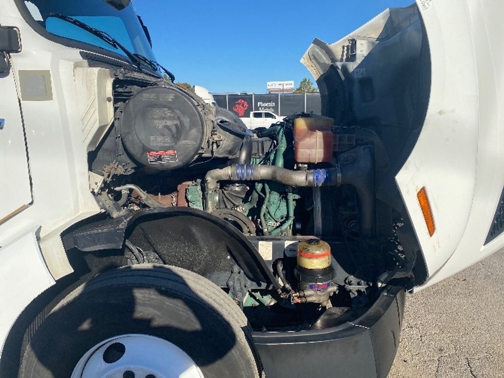 Sleeper Tractor-Heavy Duty Tractors-Volvo-2022-VNL64760-Knoxville-TN-443,163\n\t\tmiles-$ 80,500 - Image 20