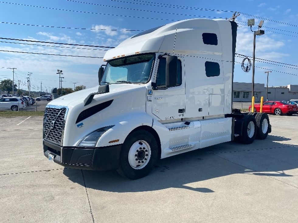 2022 Volvo Truck VNL photo 3