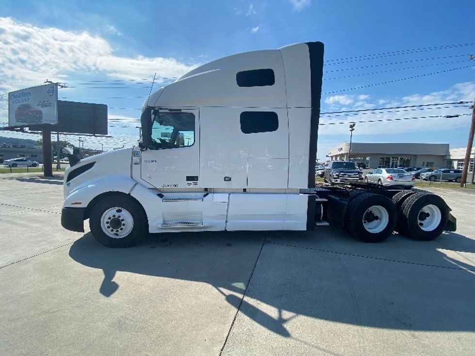 2022 Volvo Truck VNL photo 4