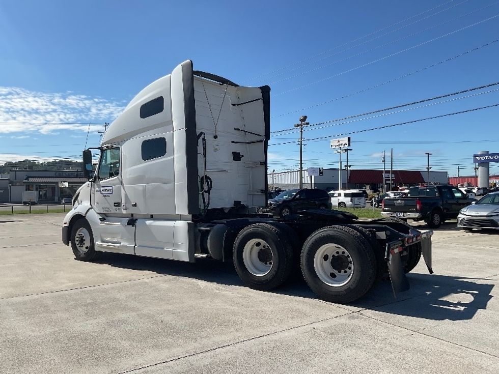 Sleeper Tractor-Heavy Duty Tractors-Volvo-2022-VNL64760-Knoxville-TN-443,163\n\t\tmiles-$ 80,500 - Image 5