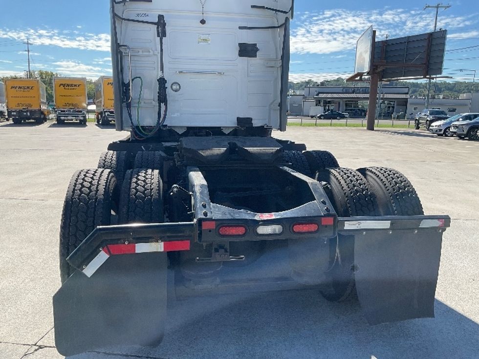 Sleeper Tractor-Heavy Duty Tractors-Volvo-2022-VNL64760-Knoxville-TN-443,163\n\t\tmiles-$ 80,500 - Image 6