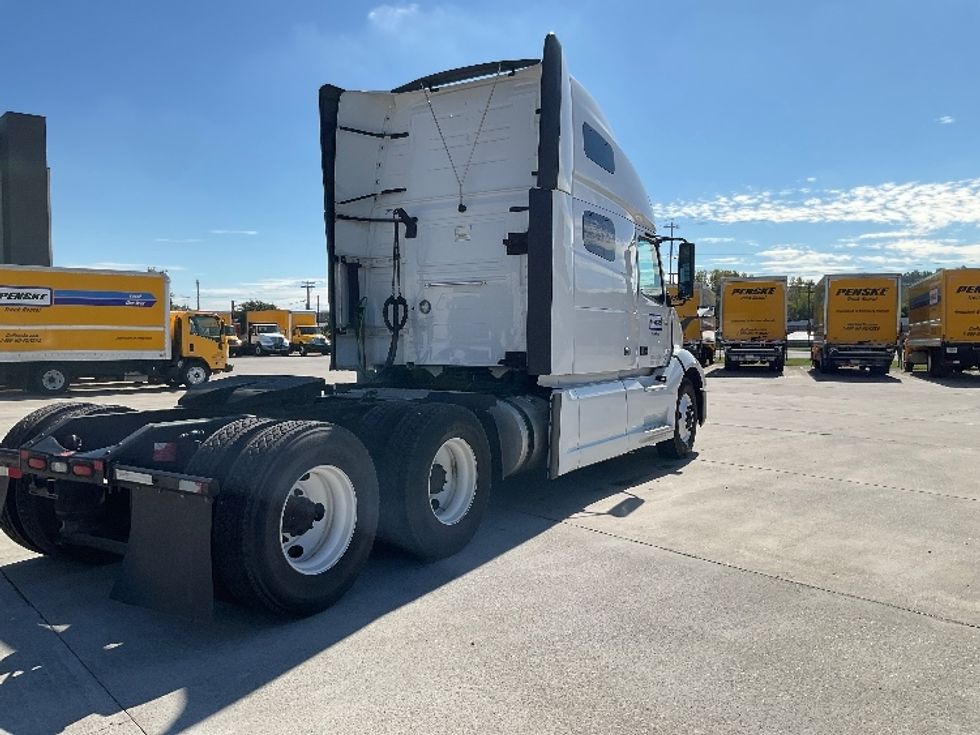 Sleeper Tractor-Heavy Duty Tractors-Volvo-2022-VNL64760-Knoxville-TN-443,163\n\t\tmiles-$ 80,500 - Image 7