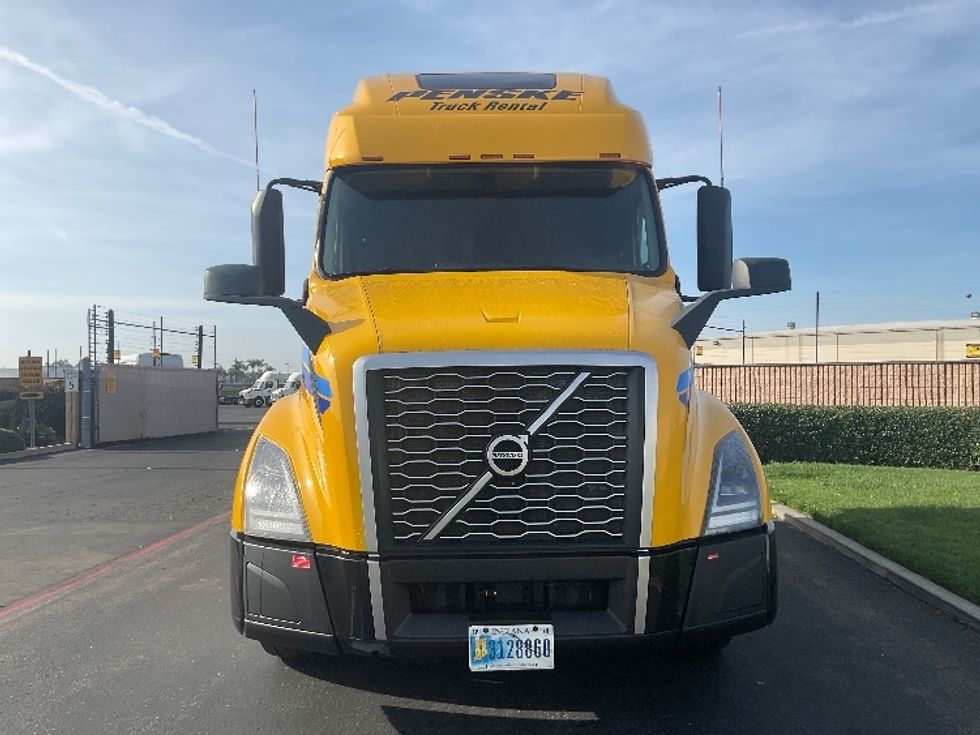 Sleeper Tractor-Heavy Duty Tractors-Volvo-2022-VNL64760-La Mirada-CA-407,071\n\t\tmiles-$ 84,250 - Image 2