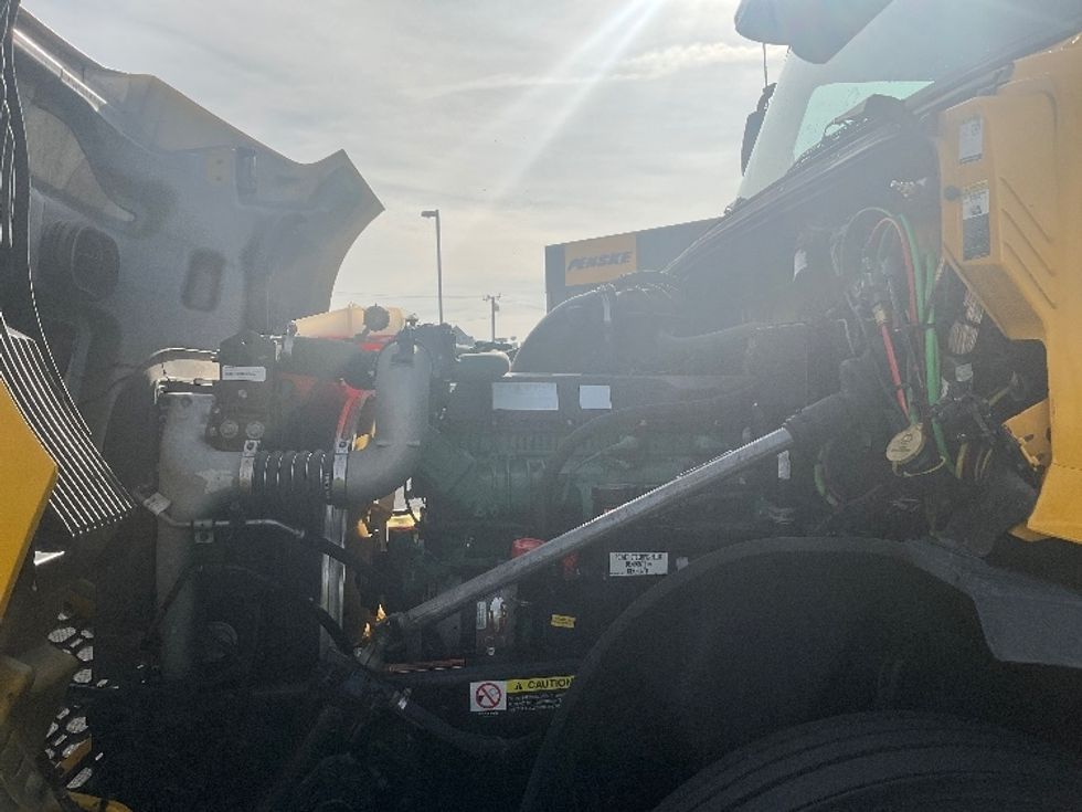 Sleeper Tractor-Heavy Duty Tractors-Volvo-2022-VNL64760-La Mirada-CA-407,071\n\t\tmiles-$ 84,250 - Image 20