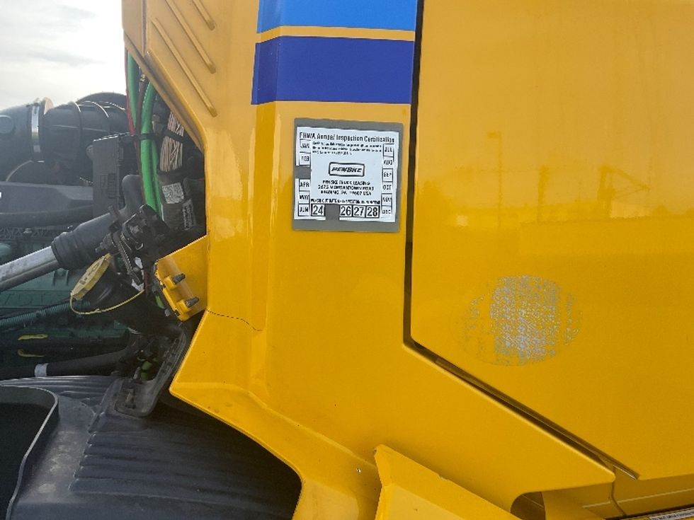 Sleeper Tractor-Heavy Duty Tractors-Volvo-2022-VNL64760-La Mirada-CA-407,071\n\t\tmiles-$ 84,250 - Image 21