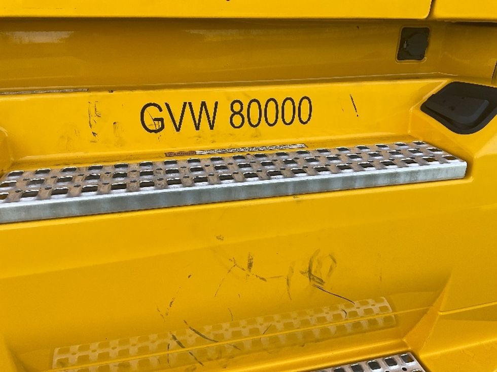 Sleeper Tractor-Heavy Duty Tractors-Volvo-2022-VNL64760-La Mirada-CA-407,071\n\t\tmiles-$ 84,250 - Image 23