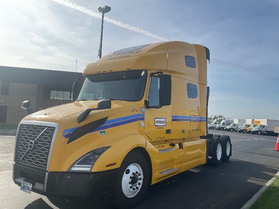Sleeper Tractor-Heavy Duty Tractors-Volvo-2022-VNL64760-La Mirada-CA-407,071\n\t\tmiles-$ 84,250 - Image 3