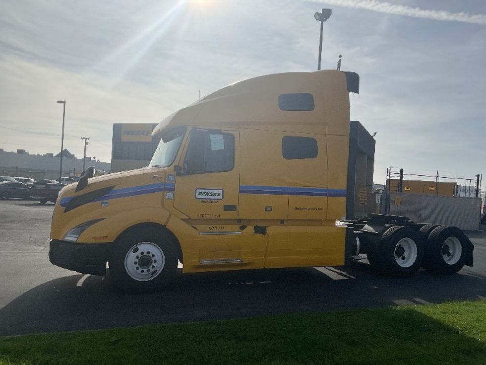 Sleeper Tractor-Heavy Duty Tractors-Volvo-2022-VNL64760-La Mirada-CA-407,071\n\t\tmiles-$ 84,250 - Image 4